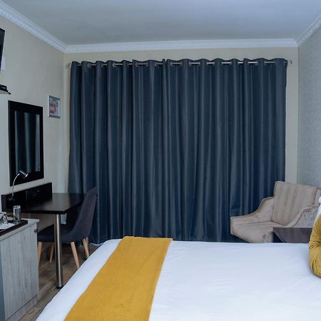 Q'S Boutique Stay Standerton Exterior foto
